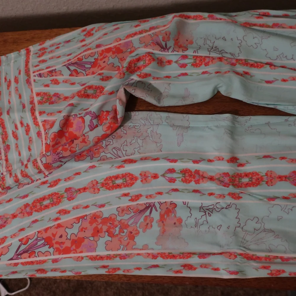 Long Relaxed Fit Drawstring Pants - Picture 3 of 5